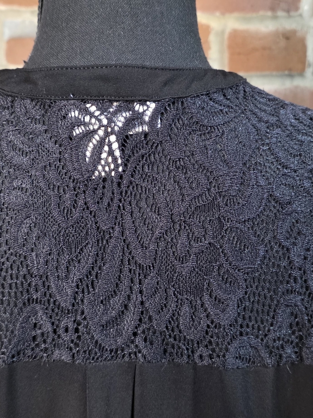 Michael Kors Black Lace Sleeve Yoke Blouse Size S Gold Chain Accent Split V Neck - Picture 5 of 7